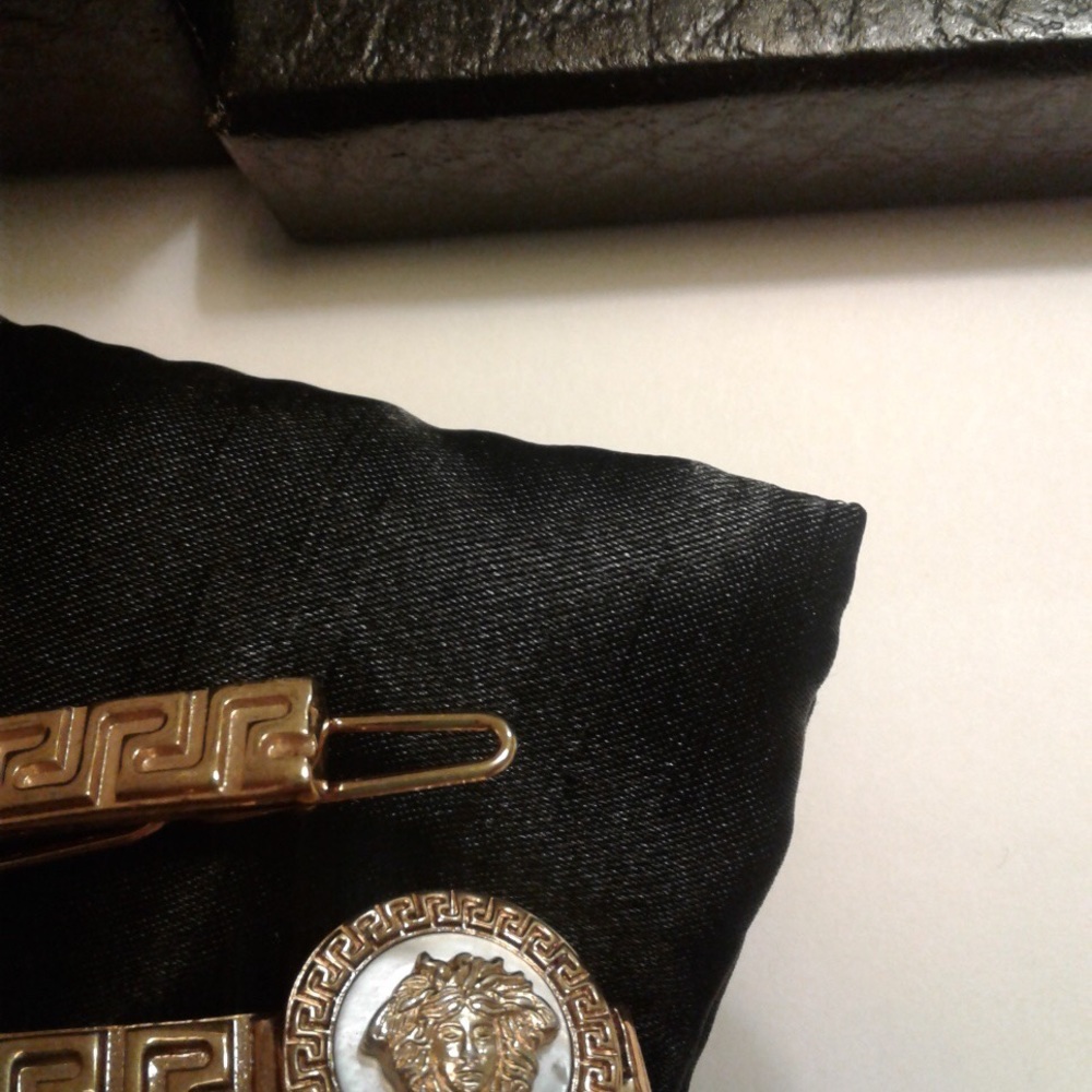 Gianni Versase hair pin - Picture 5 of 8